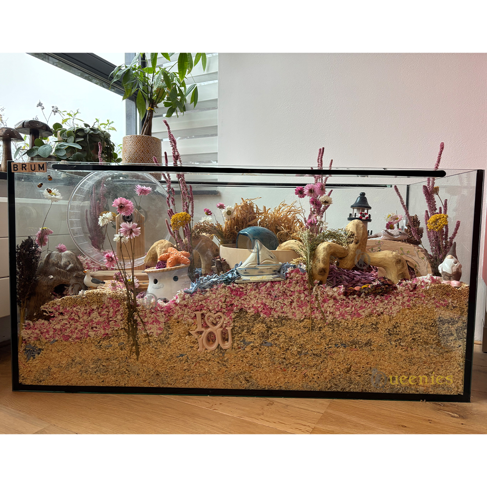 Gekleurd nestmateriaal roze en wit