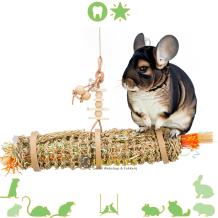 Foerageer Hangrol 55 cm - Speelgoed of snackrol voor Chinchilla
