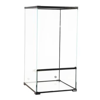 Hoog glazen paludarium met openslaande voordeur