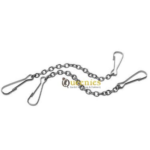 Ratten speelgoed ophangen aan kettingen