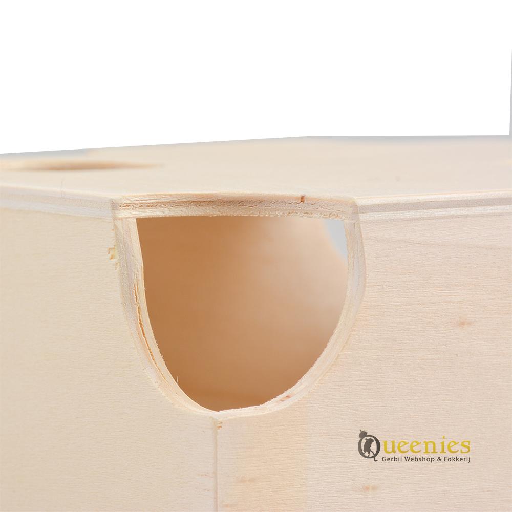 Houten huisje met gaten en open onderkant