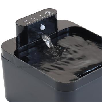 Kunststof drinkfontein zwart model met modern ontwerp