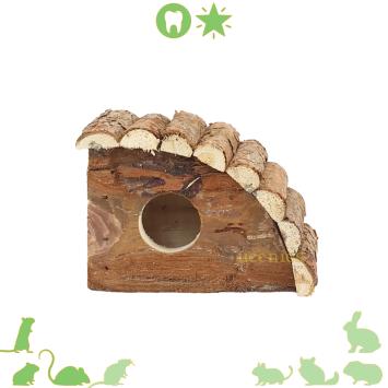 Zijaanzicht van Huisje Vince met boomstamdak en ronde opening