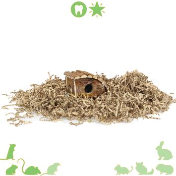 Voorzijde van houten slaaphuis Vince met opening voor knaagdieren