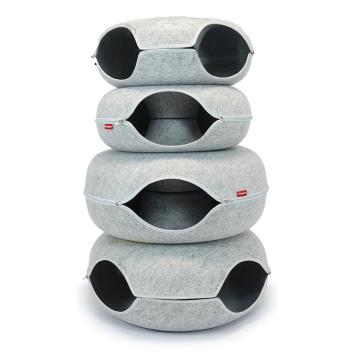 Kattenmand XL 60 cm wit vilt met twee openingen voor slapen en spelen