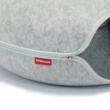 Detail van het stevige vilt van de Donut White Edition kattenmand