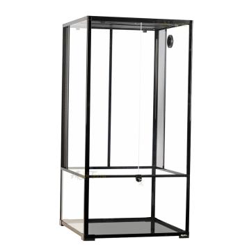Hoog glazen terrarium met hoge onderrand