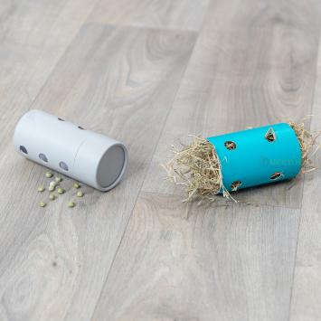 Konijnen voerroller met ronde openingen voor hooi