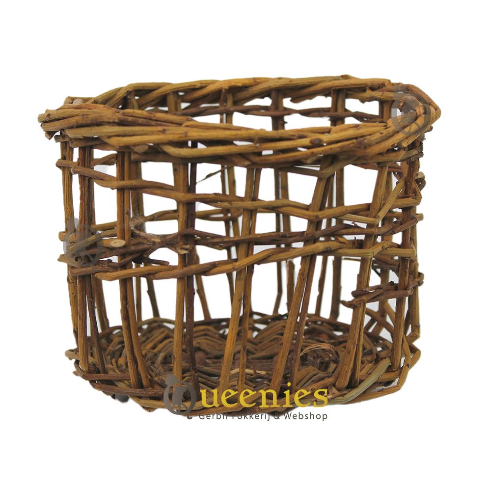 Wilgenmand als schuilplek voor hamster